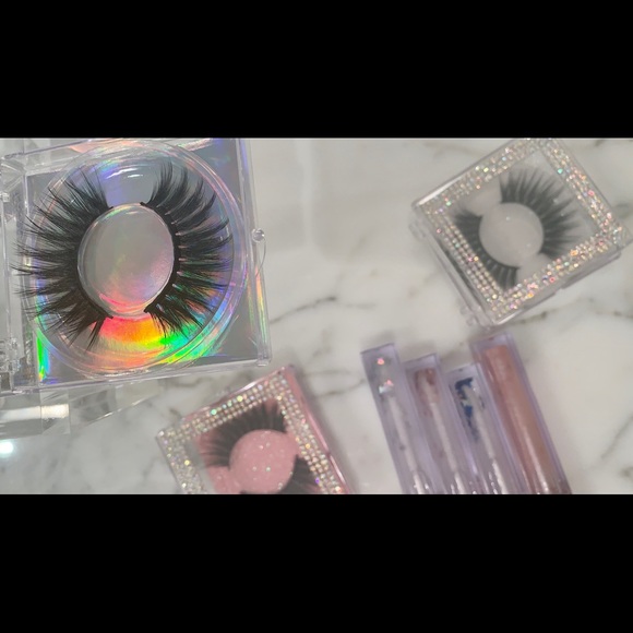 False Mink Lashes🥰 - Picture 5 of 5